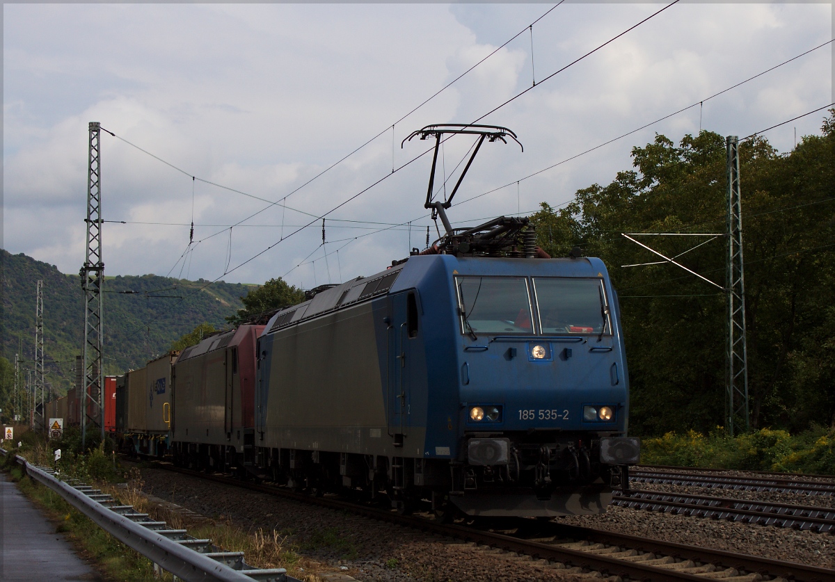 185 535 und 185 599 von Crossrail am 12.09.13 in Boppard Fellen