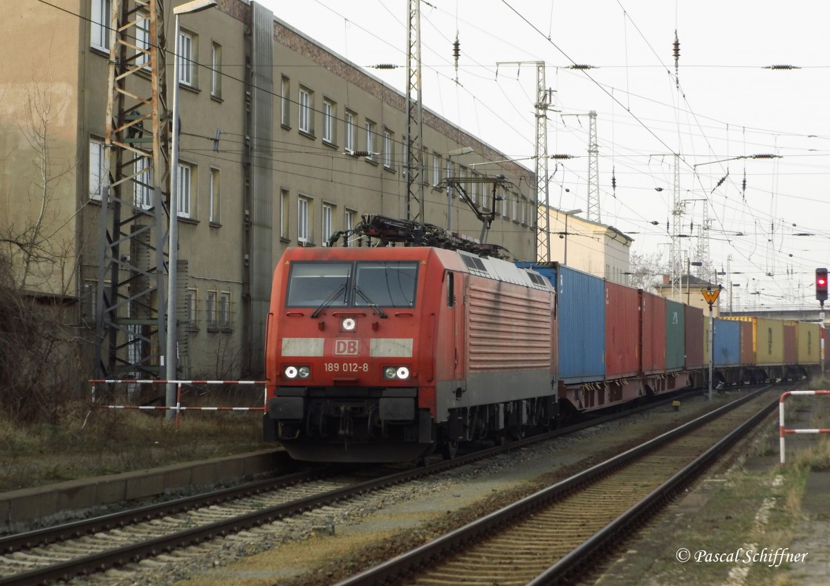 189 012 mit einem umgeleiteten Containerzug Hamburg-Waltershof - Prag-Uhrineves in Falkenberg/Elster, 07.03.2014.