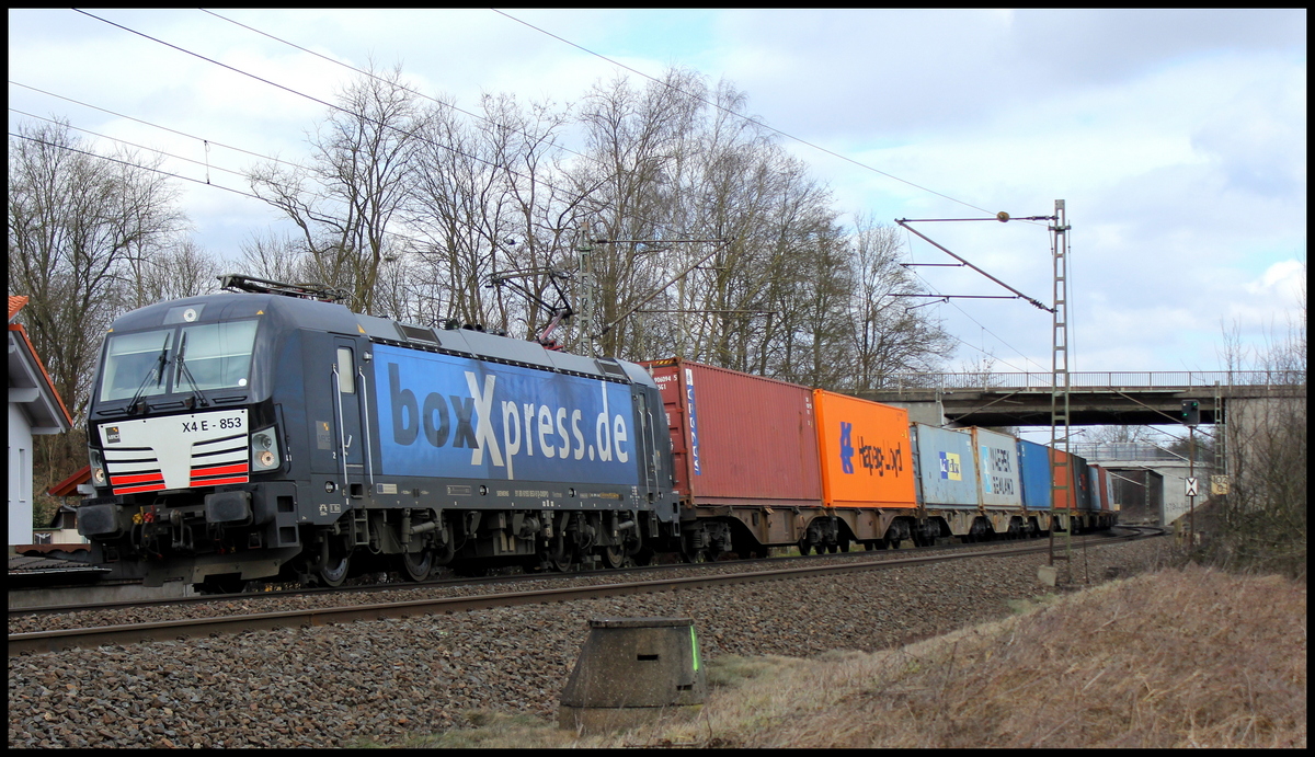 193 853 von boxxpress mit Containerzug am 26.02.15 bei Kerzell