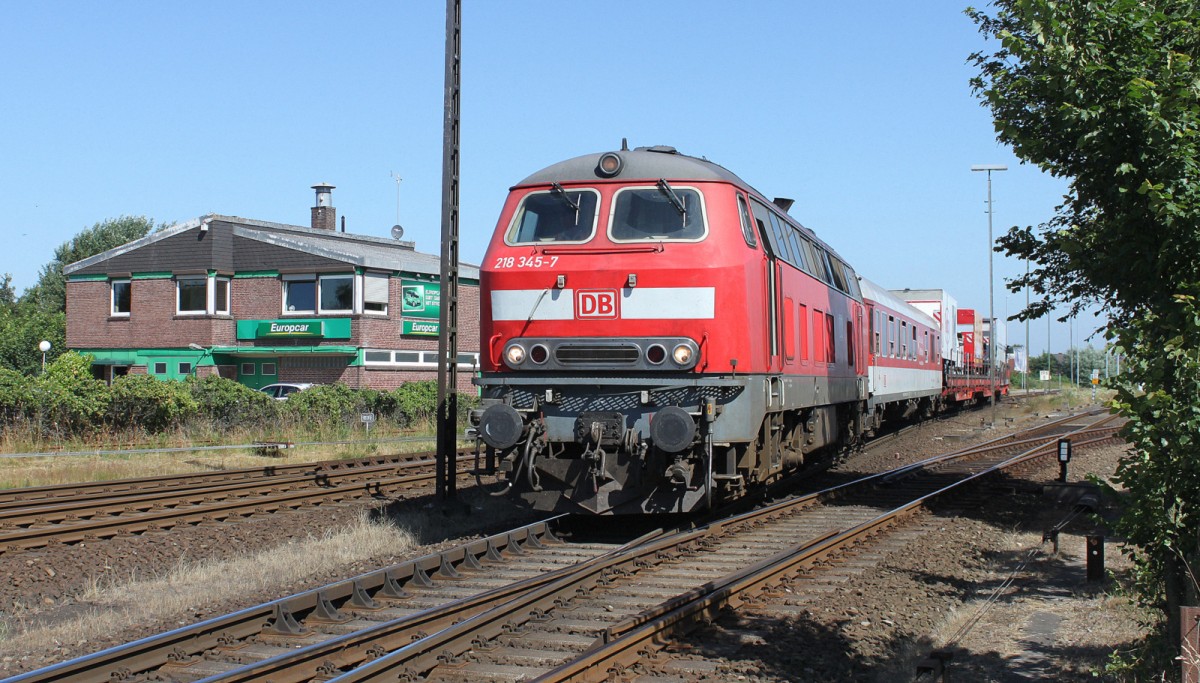 218 345-7 mit SyltShuttle bei der Einfahrt in Niebüll am 23.07.2013