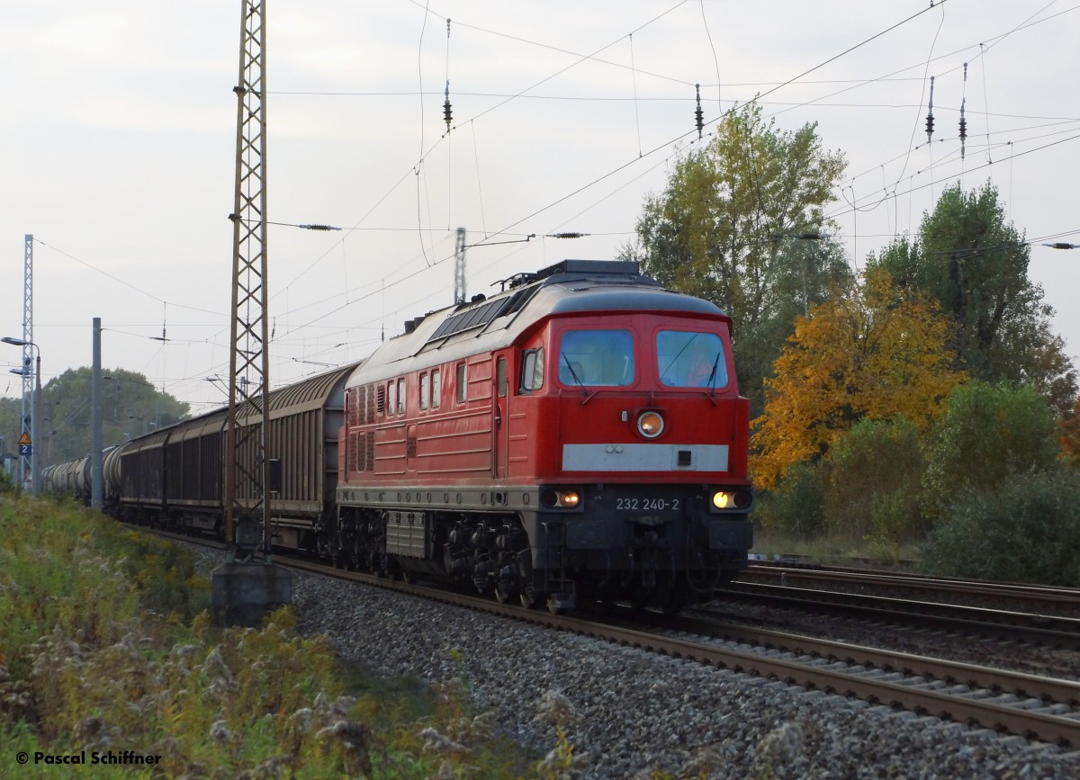 232 240 mit Mischer nach Engelsdorf in Leipzig-Thekla, 09.10.2013.