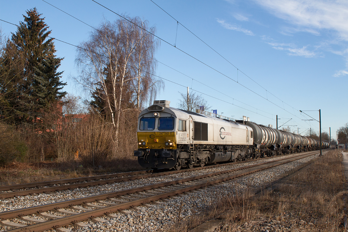 247 049-0 war am 14.01.16 mit einem Kesselzug aus Burghausen in Poing in Richtung München unterwegs.