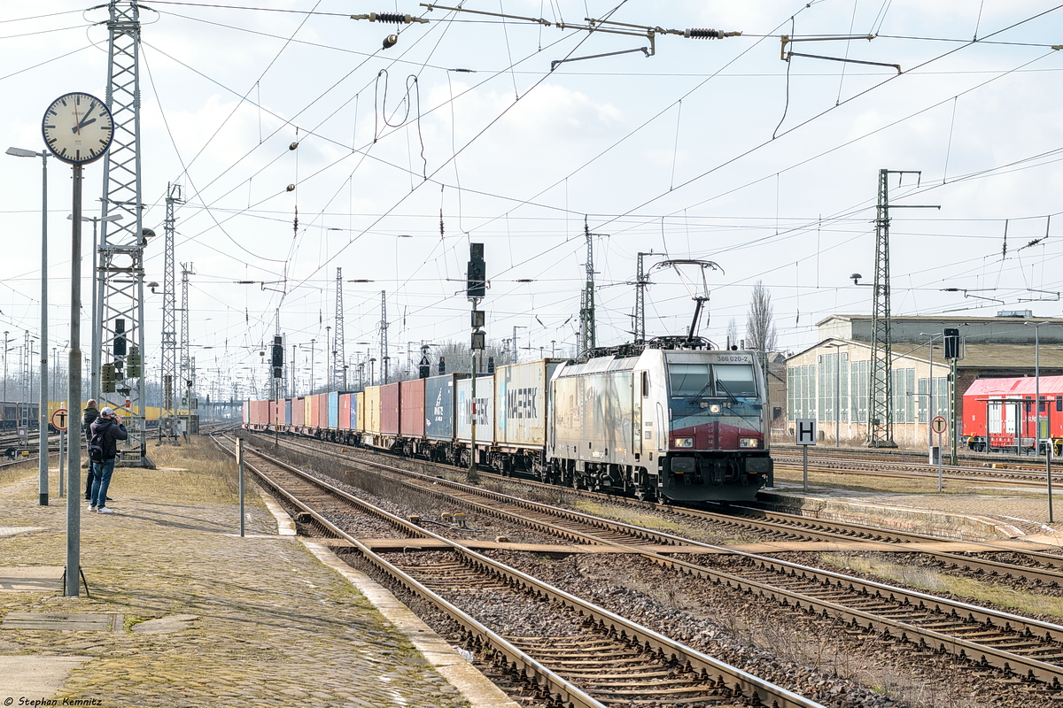 386 020-2 METRANS Rail s.r.o. mit einem Containerzug in Stendal und fuhr weiter in Richtung Magdeburg. 24.03.2018