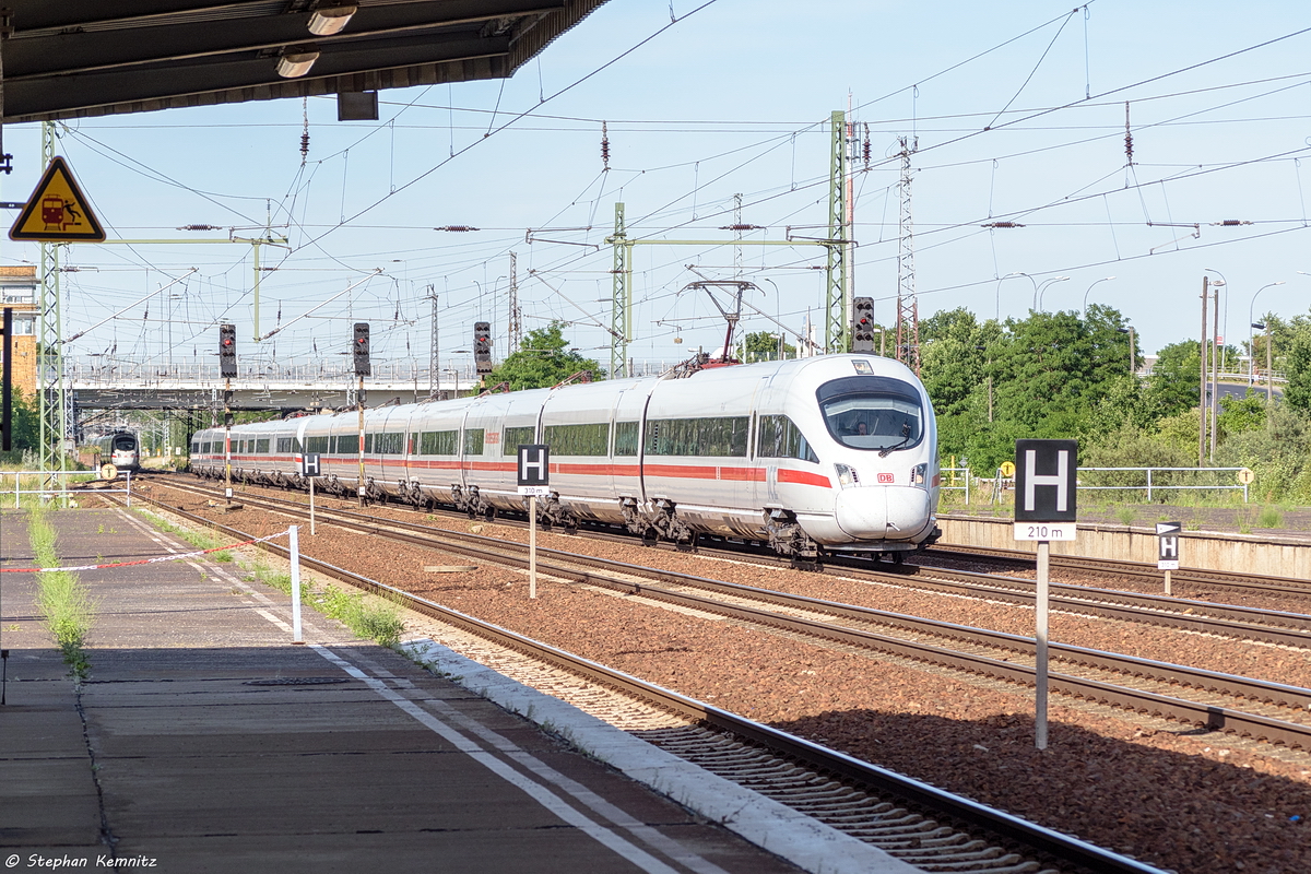 411 029-2  Kiel  & 411 059-9  Passau  als ICE 1515 von Hamburg-Altona nach München Hbf, wurden über Berlin-Schönefeld Flughafen umgeleitet. 21.06.2017