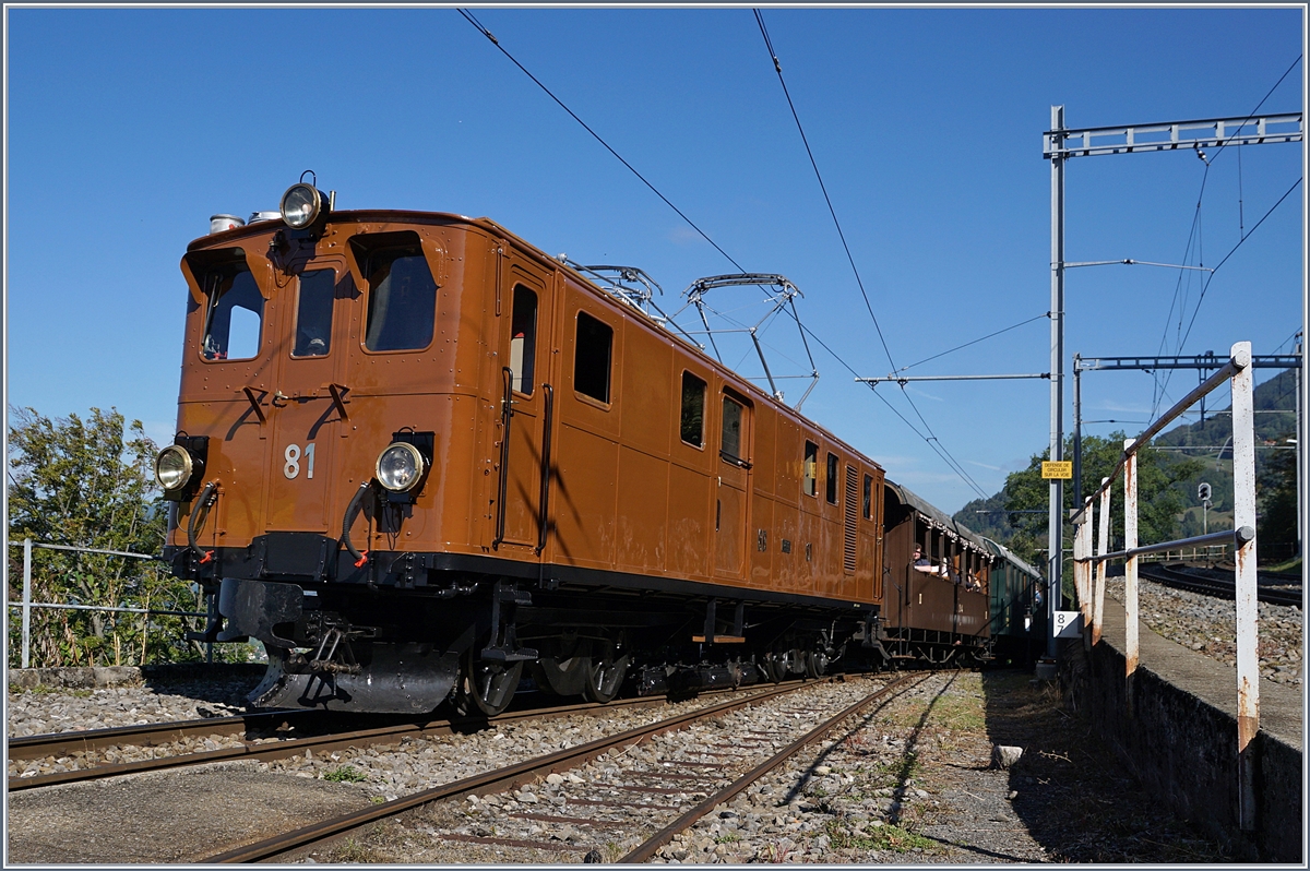 50 Jahre Blonay Chamby - MEGA BERNINA FESTIVAL: Die Bernina Bahn BB Ge 4/4 81 (ex BB Ge 6/6 81 bzw. ab 1929 Ge 4/4 81, später RhB Ge 4/4 181) erreicht Chamby.
8. September 2018