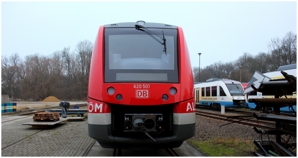 620 001 der DB Regio abgestellt wie viele weitere Lint 81 und 54 im OLA BW Neubrandenburg am 14.12.13