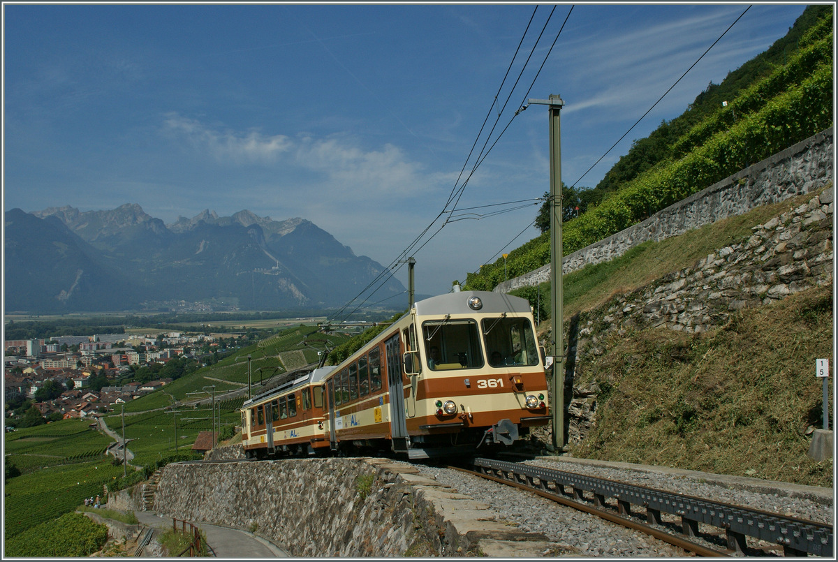 A-L Regionalzug in der Zahnradrampe von 238 Promille oberhalb von Aigle. (1200px)
22. August 2013