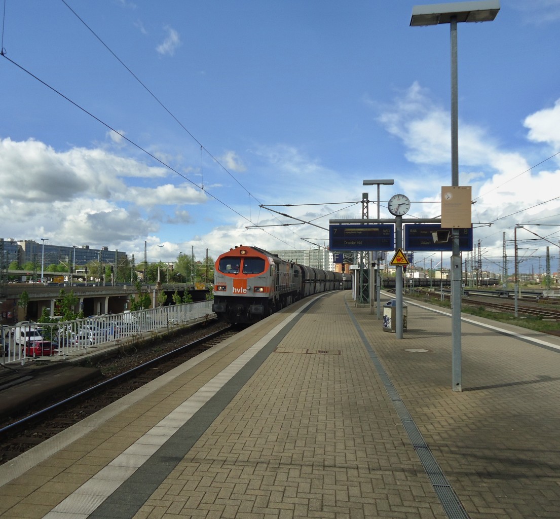 Am 14.04.2014 fuhr V330.8 (250 009-8) mit Kohlezug durch den Hauptbahnhof von Halle. 