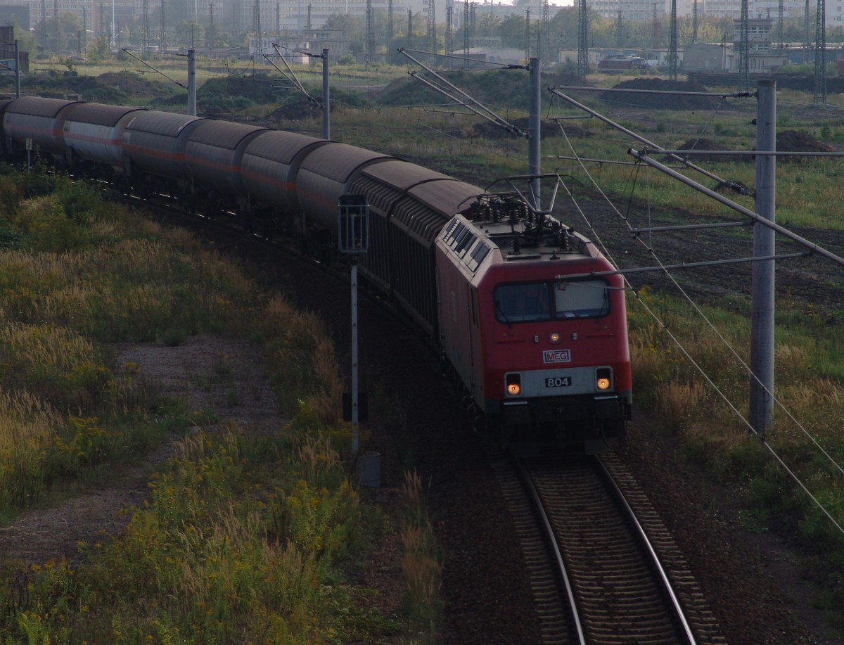 Am 22.10.2013 fuhr MEG 804 (156 004-4) den Sluiskil-Pendel Richtung Ruhrpott.
Aufgenommen von der Berliner Brücke ,Halle .