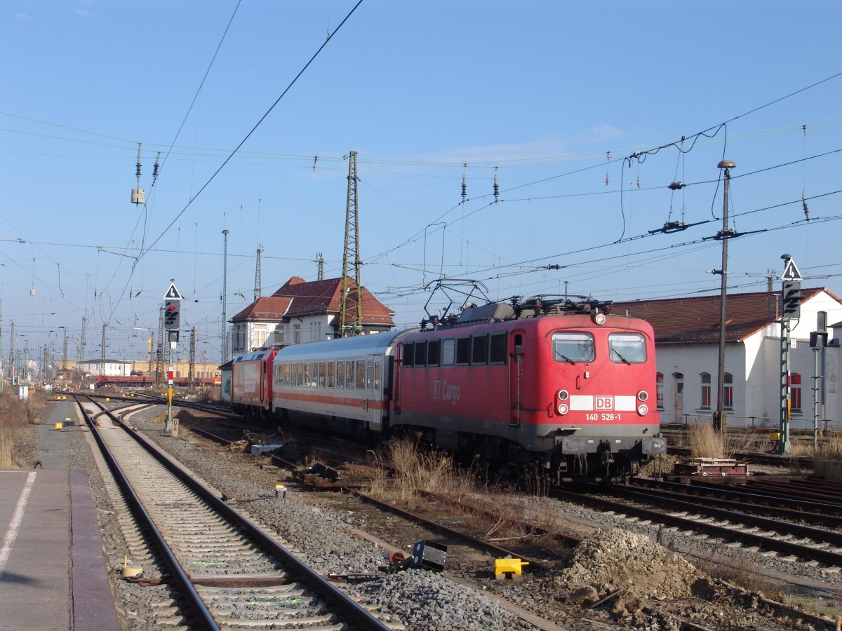 Den Pbz von Berlin nach Leipzig brachte am 04.02.2014 140 528-1. Am Ende des Zuges hing 146 223-3.
Aufgenommen im Hauptbahnhof Leipzig.