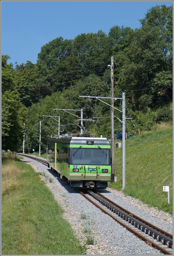 Der BVB Beh 4/8 92 bei Les Posses auf dem im Sommer komplett neue renovierten Streckenabschnitt der BVB.
12. August 2015