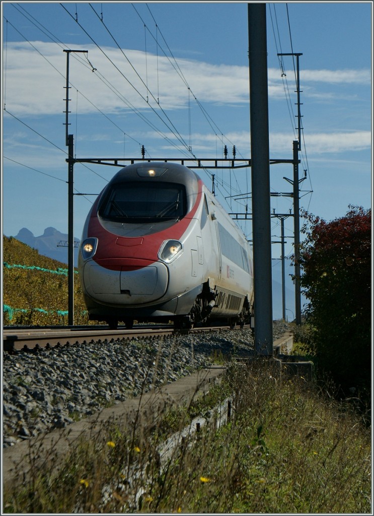Der SBB ETR 610 von Milano auf dem Weg nach Genve bei Cully.
28. Okt. 2013