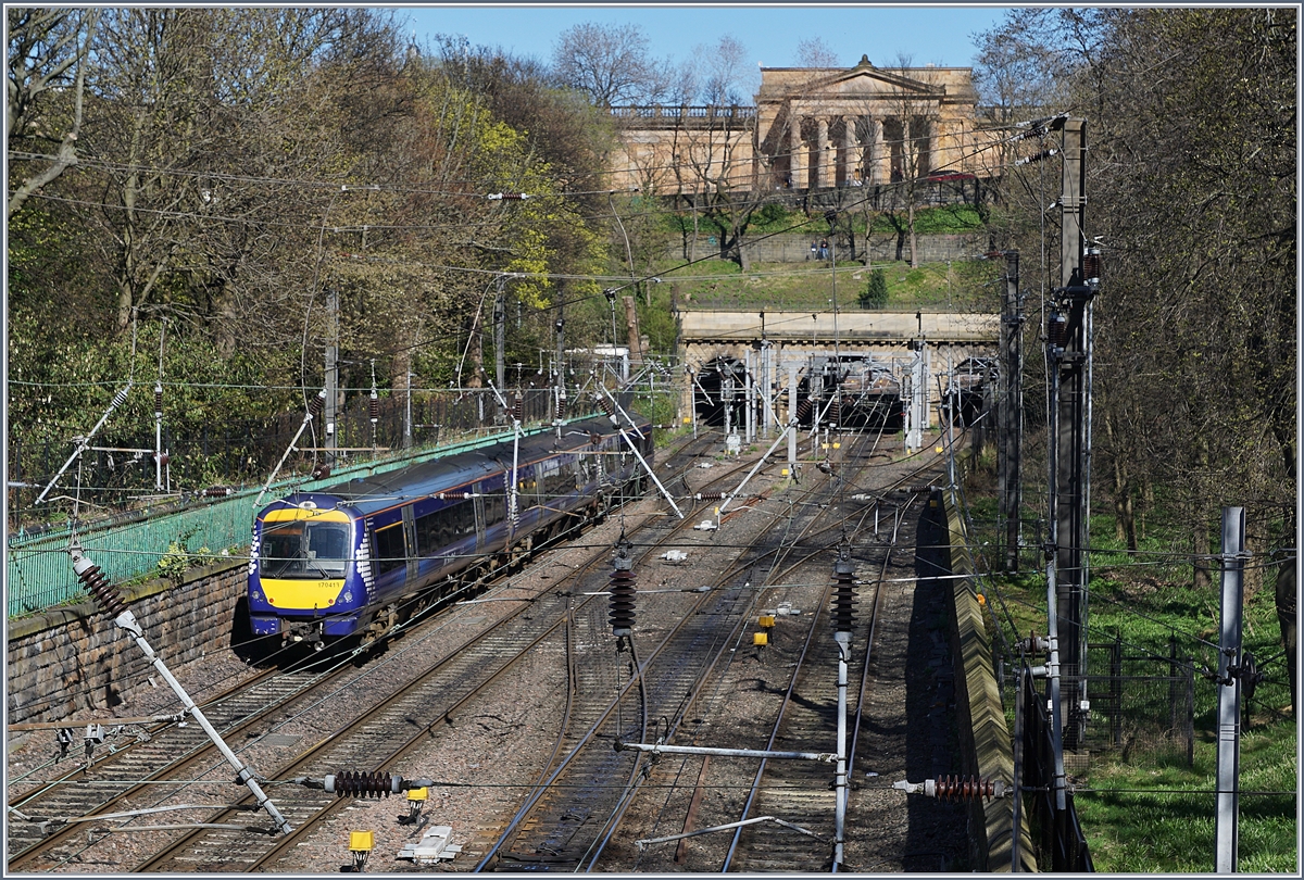 Der Scotrail 471 411 erreicht in Kürze Edinburgh Waverley.
21. April 2018