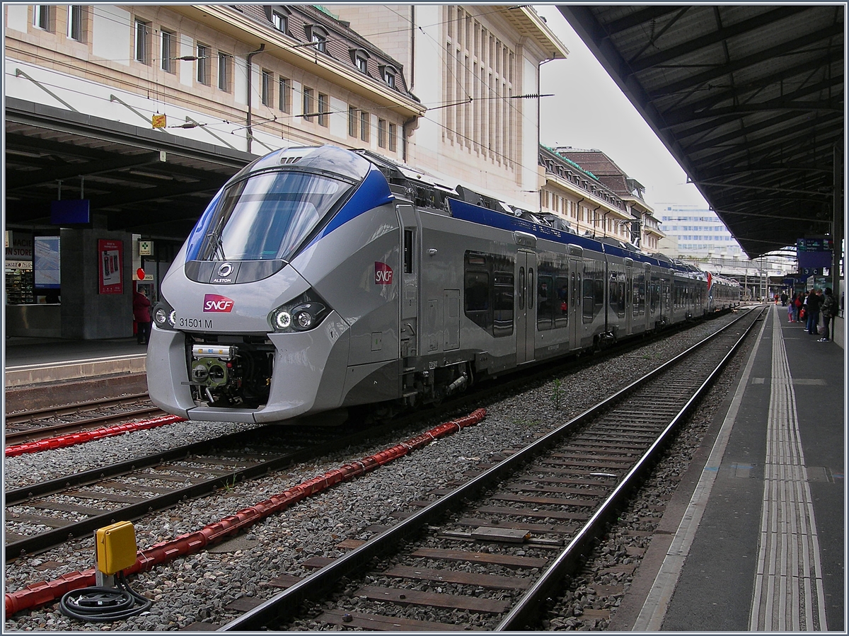 Der in SNCF Lackierung gehaltene SNCF Z 31501M bei Probefahrten in Lausanne.

29. April 2019