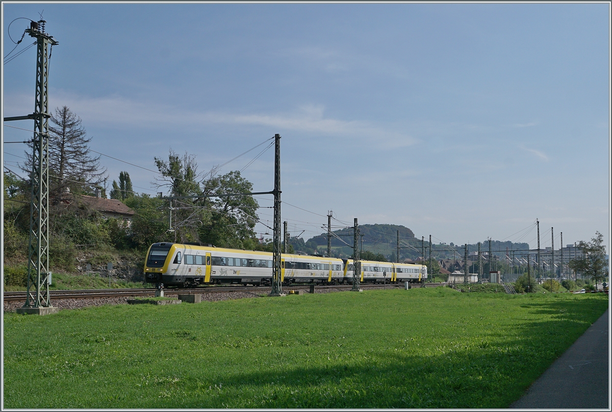 Die beiden DB 612 547 und 612 629 auf dem Weg als IRE3 nach Basel Bad Bf fahren in Thayingen durch und werden in wenigen Minuten in Schaffhausen ankommen.

30. August 2022