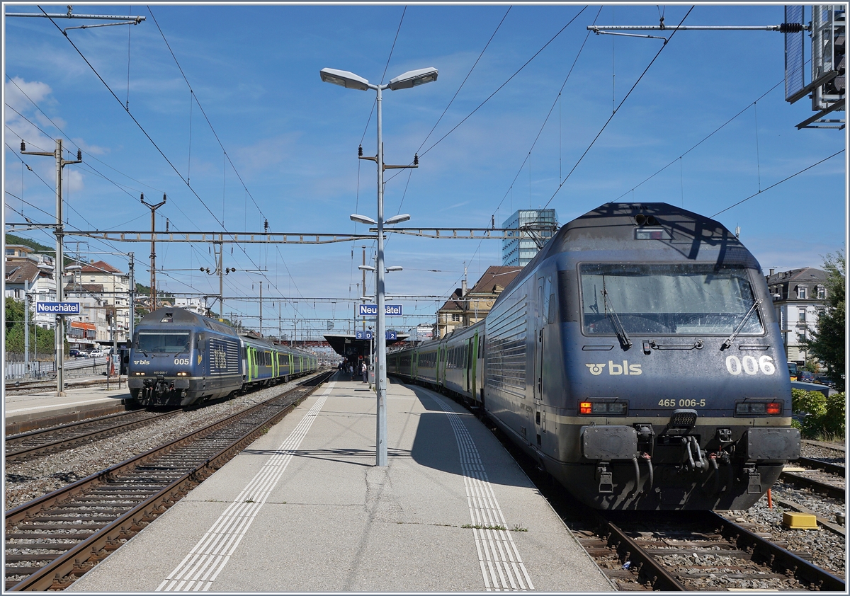 Die BLS Re 465 005 und 006 mit RE der Relation La Chaux de Fonds - Bern in Neuchatel. 

3. September 2020