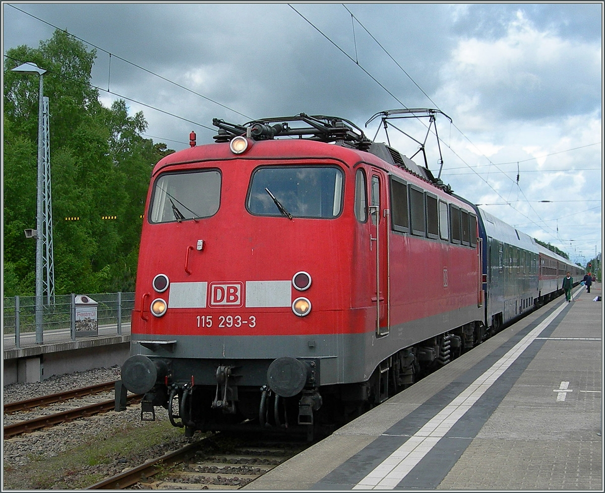 Die DB 115 293-3 ist mit ihrem CNL/EN in Binz eingetroffen.
26. mai 2006