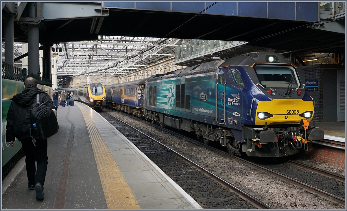 Die Direct Rail Services Class 68 mit einem ScotRail Reisezug in Edinburg
3. Mai 2017