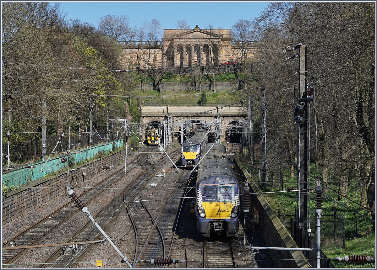 Die Einfahrt von Edinburgh Waverley von Westen her mit verschiedenen Scotrail Triebzügen. 

21. April 2018