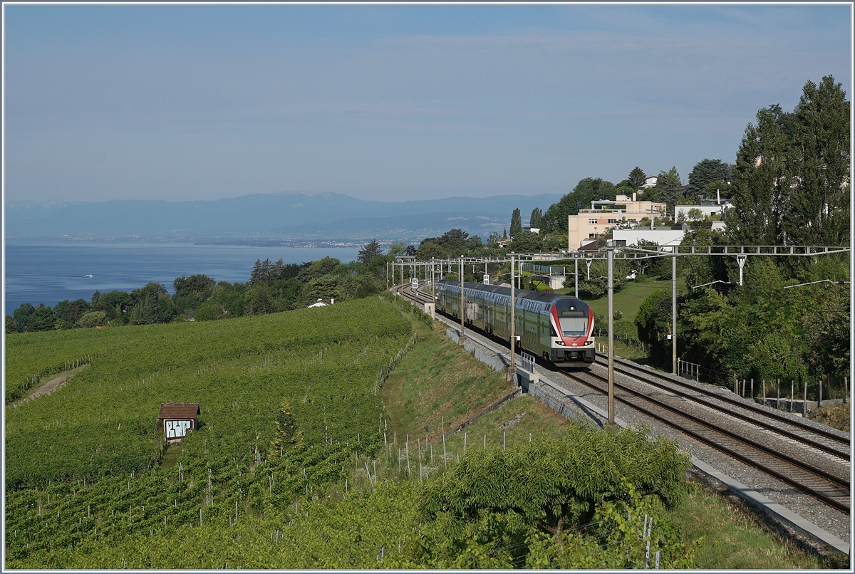 Die RE Genève - Romont, welche mit den SBB RABe 511 geführt wurden, gibt es nicht mehr, aber hin und wieder verkehrt eine KISS in RER-Diest, so wie hier als S5, kurz vor La Conversion.

14. Juli 2020