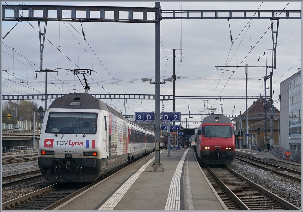 Die SBB Re 460 086-2 wirbt für den TGV Lyria.
22. Feb. 2017