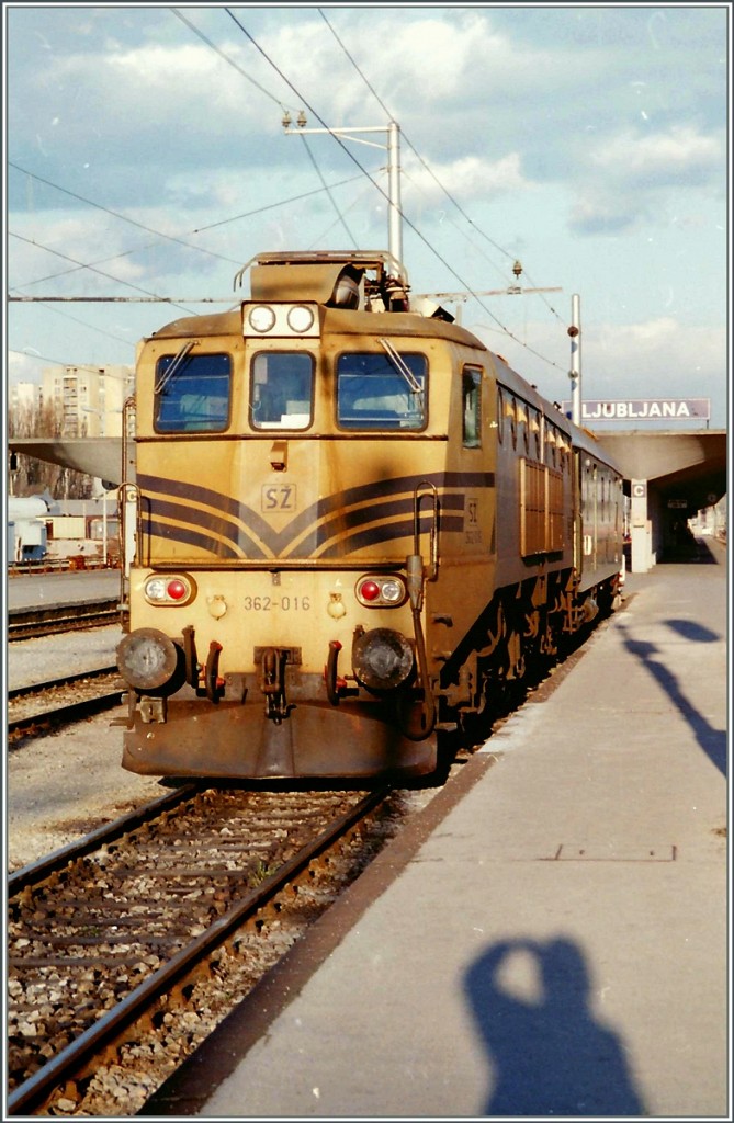 Die SZ 363-016 in Ljubljana. 
(Scan) 21. Mrz 1996 