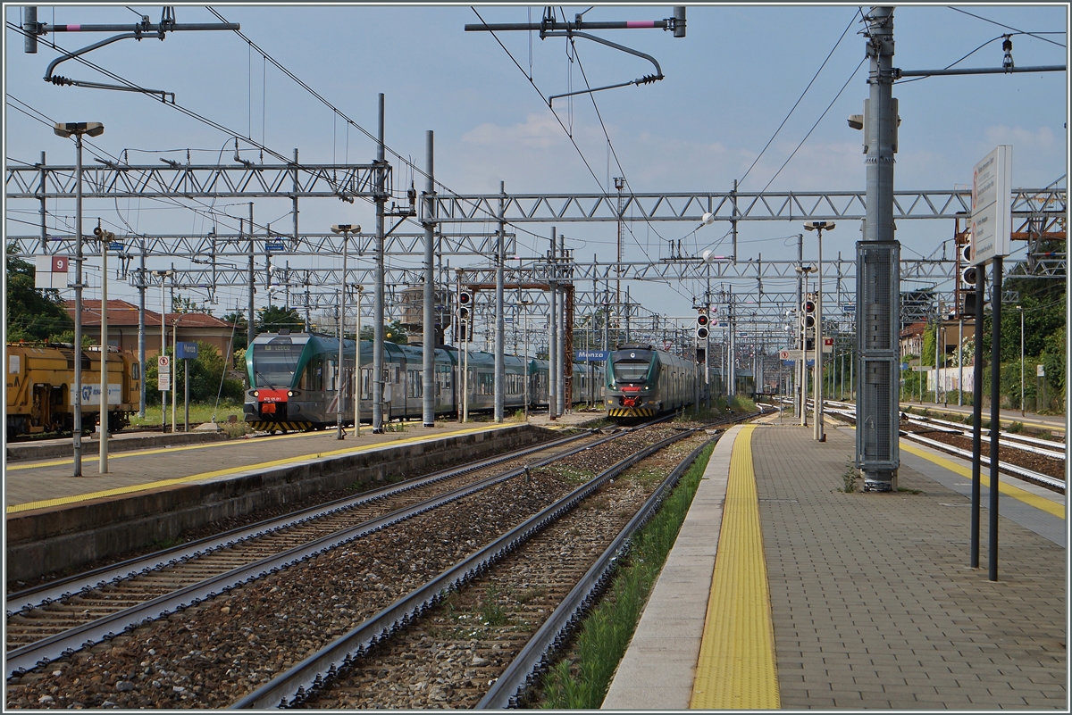Ein ATR 125 nach Lecco und ein ETR 425 nach Tirano erreichen Monza.
22. Juni 2015