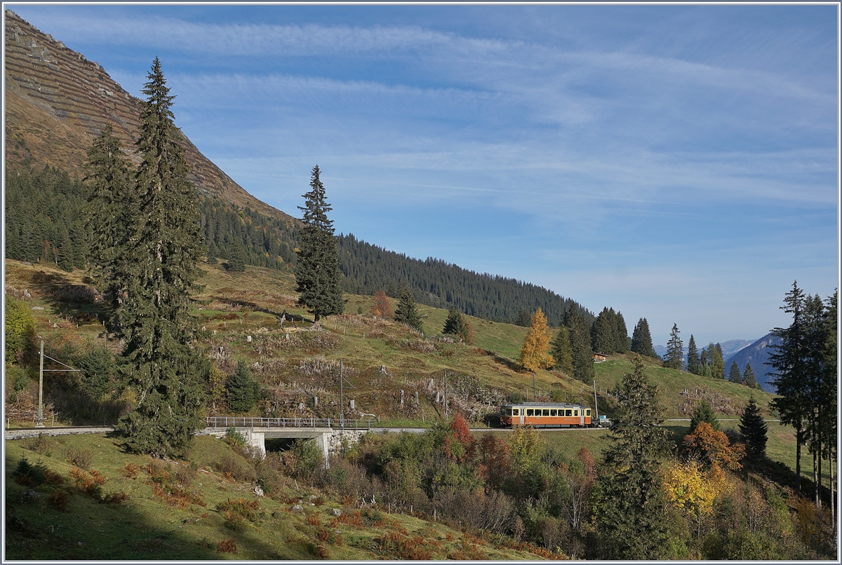 Ein BLM Be 4/4 als Regionalzug in der Herbstlichen Alpenlandschaft zwischen Grütschalp und Winteregg.
16. Okt. 2018