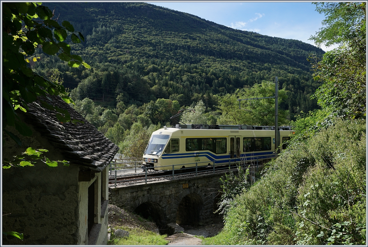 Ein Centovalli-Express von Domodossola nach Locarno kurz nach Re.
5. Sept. 2016