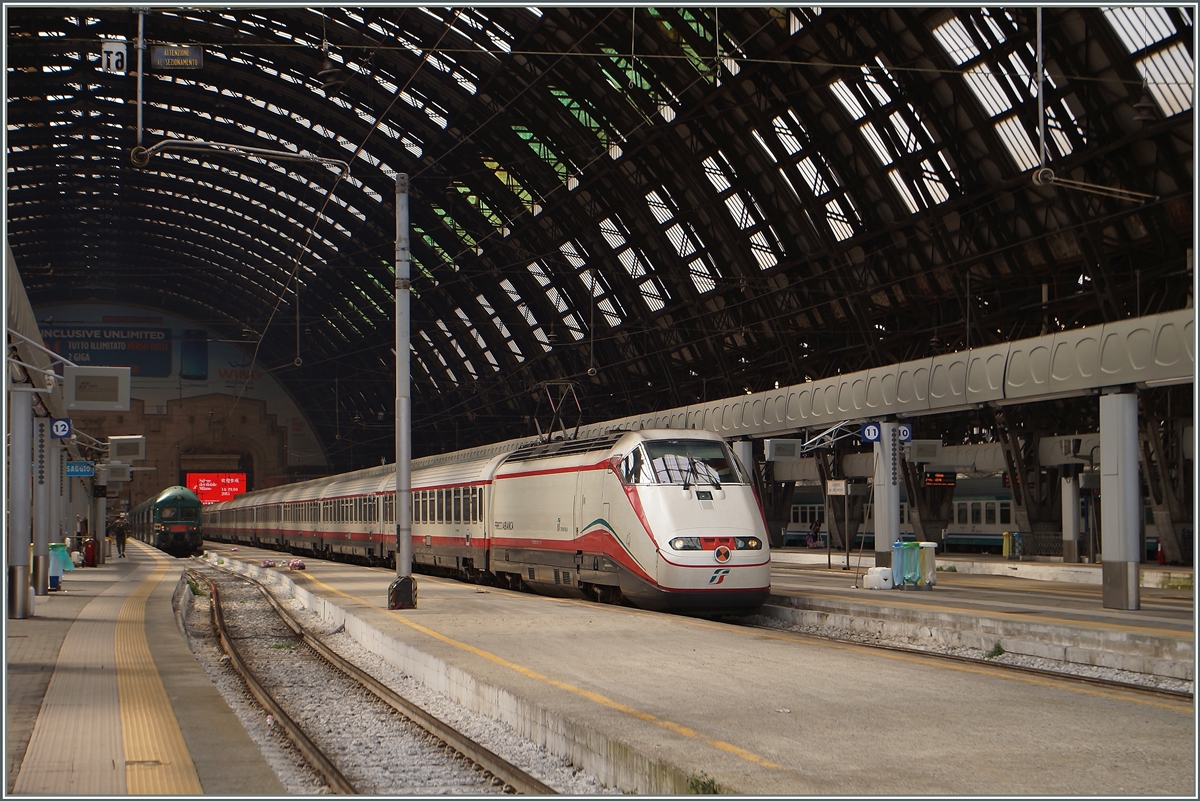 Ein FS Trenitalia Frecciabianca in Milano Centrale.
18. April 2015