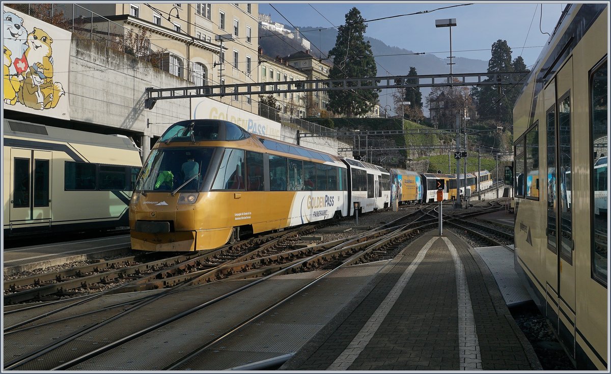 Ein GoldenPass MOB Panoramic Express erreicht von Zweisimmen kommend sein Ziel Montreux.
6. Dez. 2016
