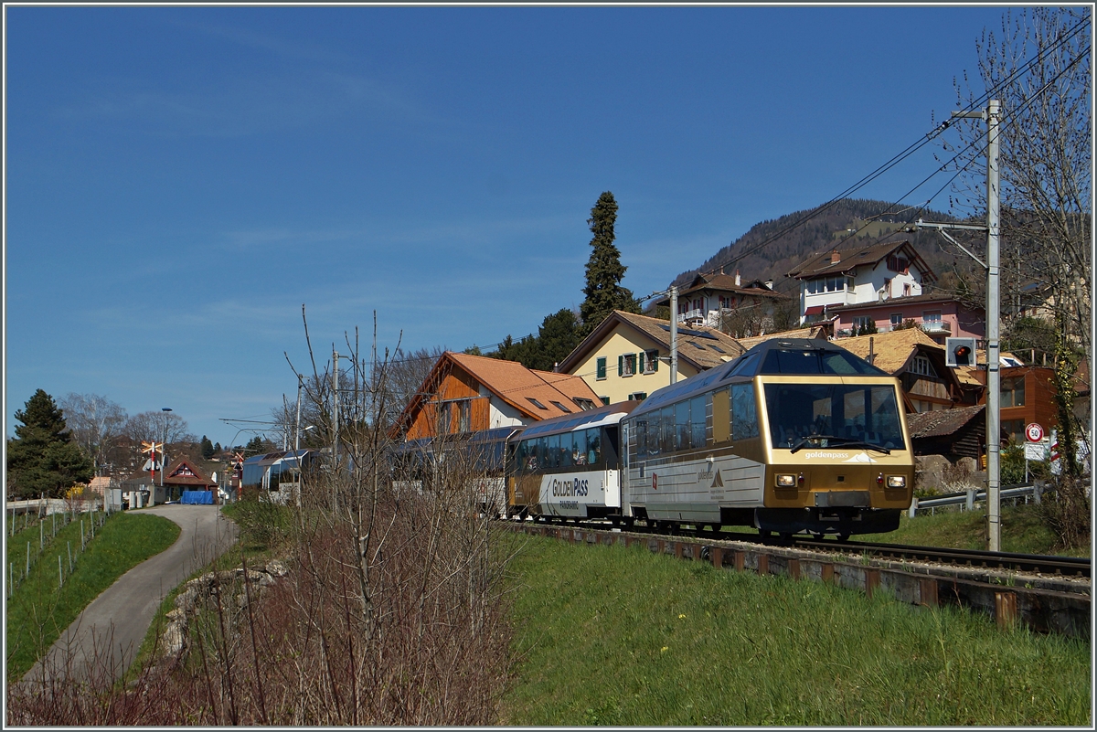 Ein GoldenPass Panoramic Express bei Planchamp.
6. April 2015