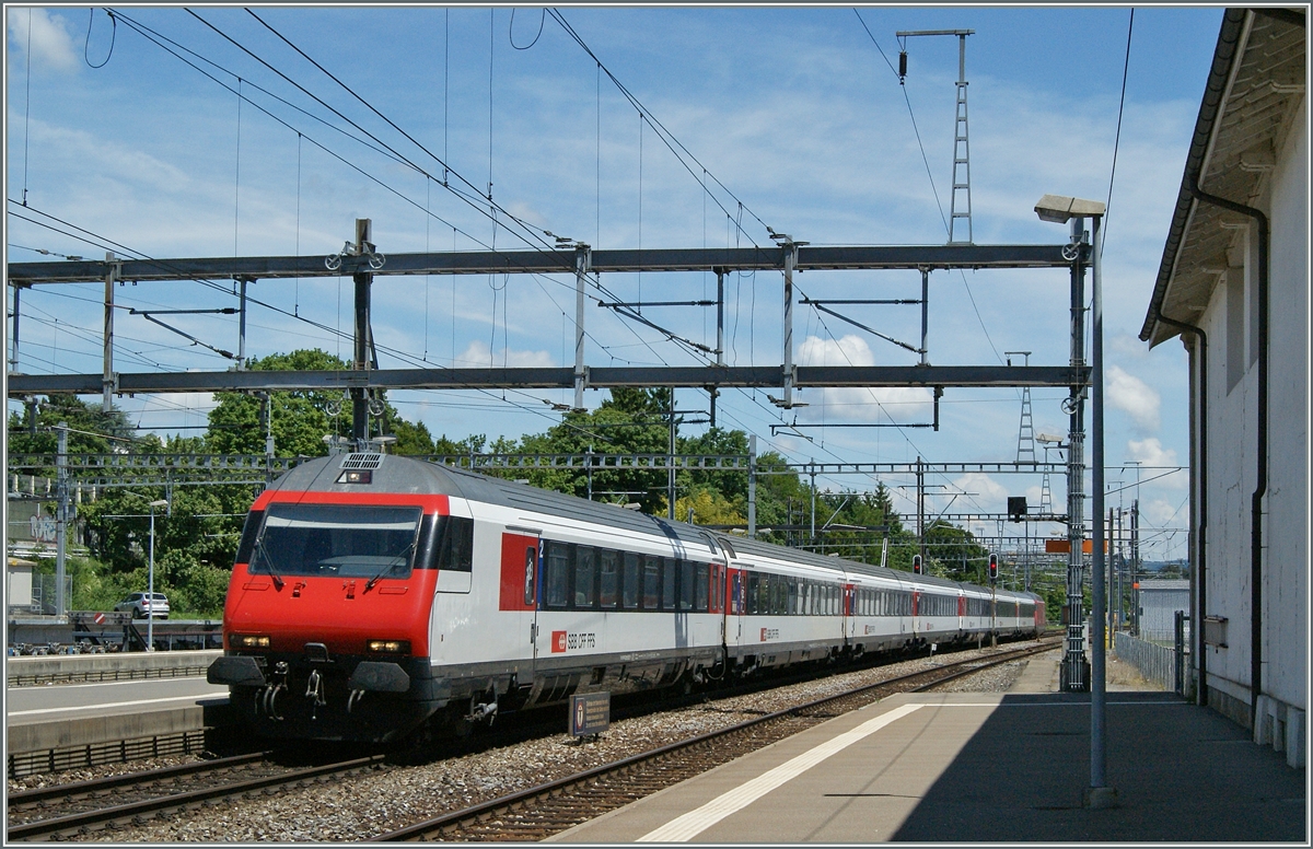 Ein IR von Luzern nach Genüve-Aéroport fährt in Morges ohne Halt durch. 
30. Mai 2014