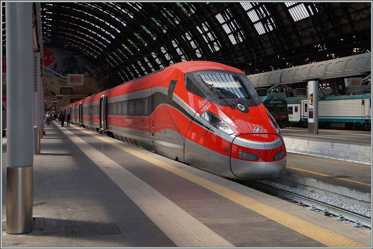 Einer der wunderschönen ETR 400  Frecciabianca 1000  in Milano Centrale.
22. Juni 2015