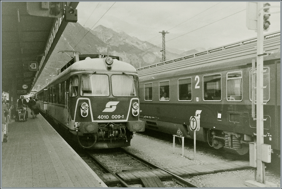In Innsbruck wartet der ÖBB 4010 009- 1 auf die Abfahrt. 

Analogbild vom September 1993