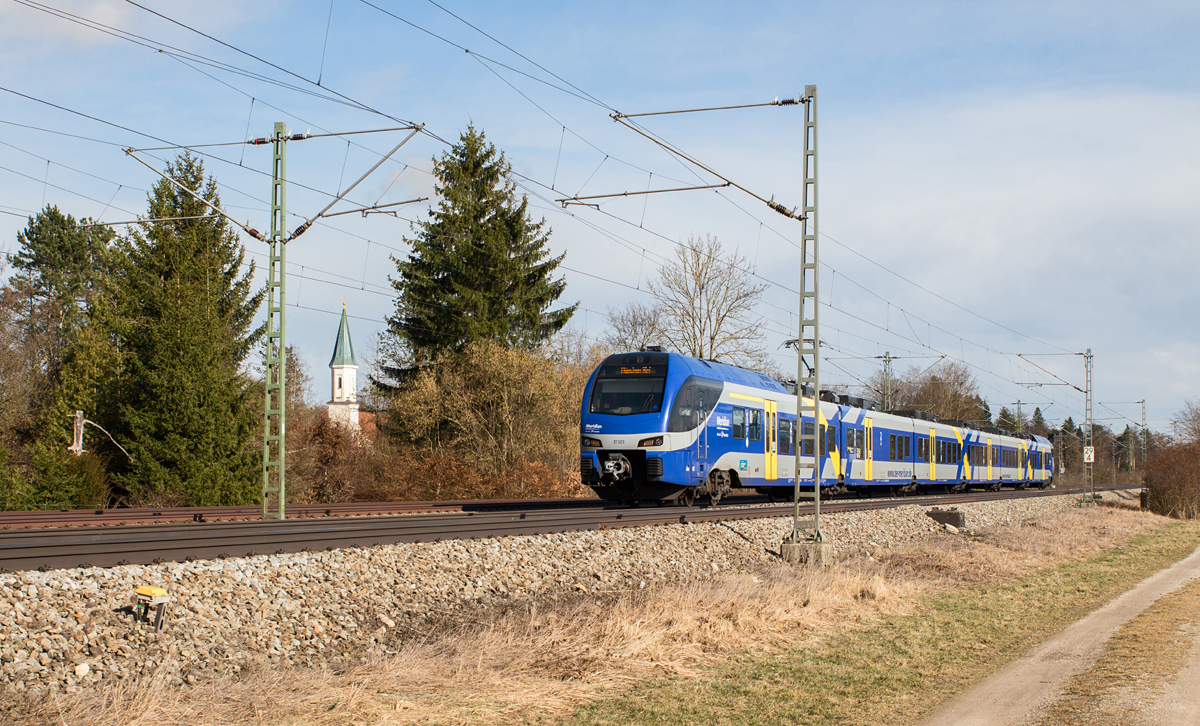 Meridian ET 323 auf seinem Weg nach München wurde am 05.03.17 in Eglharting im Bild festgehalten.