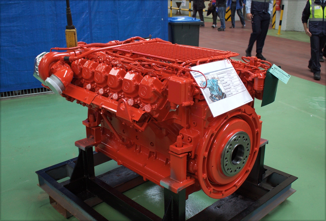 Motor der Baureihe 628 (MTU 12 V 183 TD 12)
Leistung: 485kW
Verbrauch: 226g/kWh
Hubraum: 21,9l
Gewicht: 1,7t
(Aw Bremen, 14.06.14)