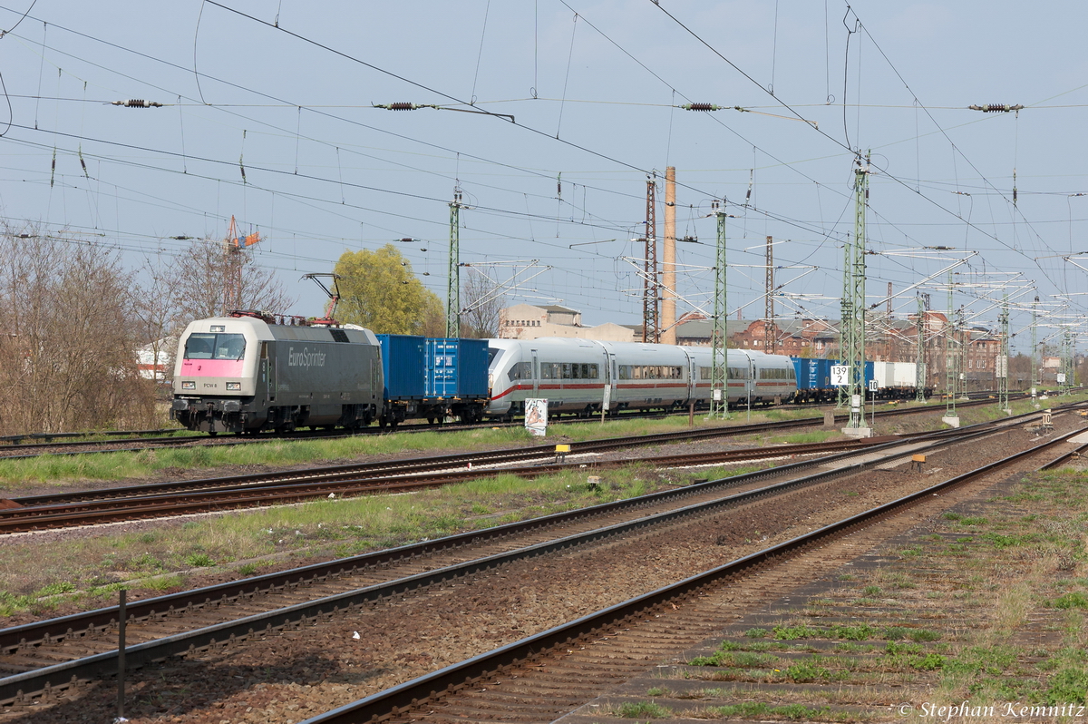 PCW 8 (127 001-6) Siemens Mobility mit Containern und einem ICx (Tz 9003) in Magdeburg-Neustadt und fuhr weiter in Richtung Helmstedt. 24.04.2015