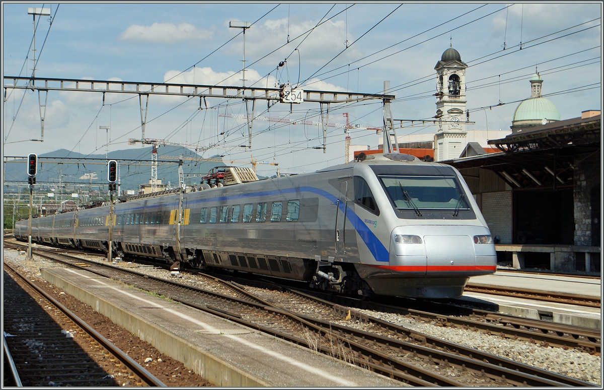 SBB ETR 470 auf dem Weg nach Milano erreicht Chiasso. 
5. Mai 2014