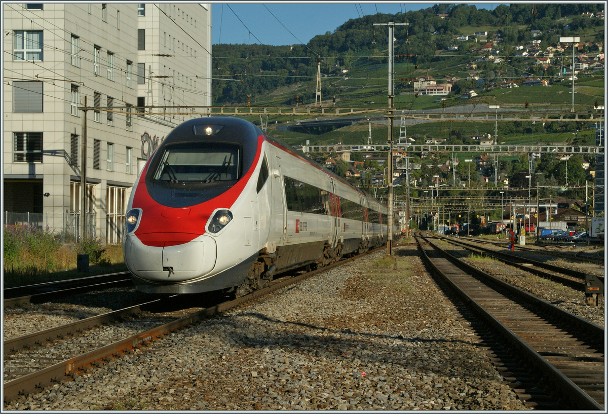 SBB ETR 610 nach Venezia S.L. bei der Durchfahrt in Vevey. 
3. Sept. 2013 