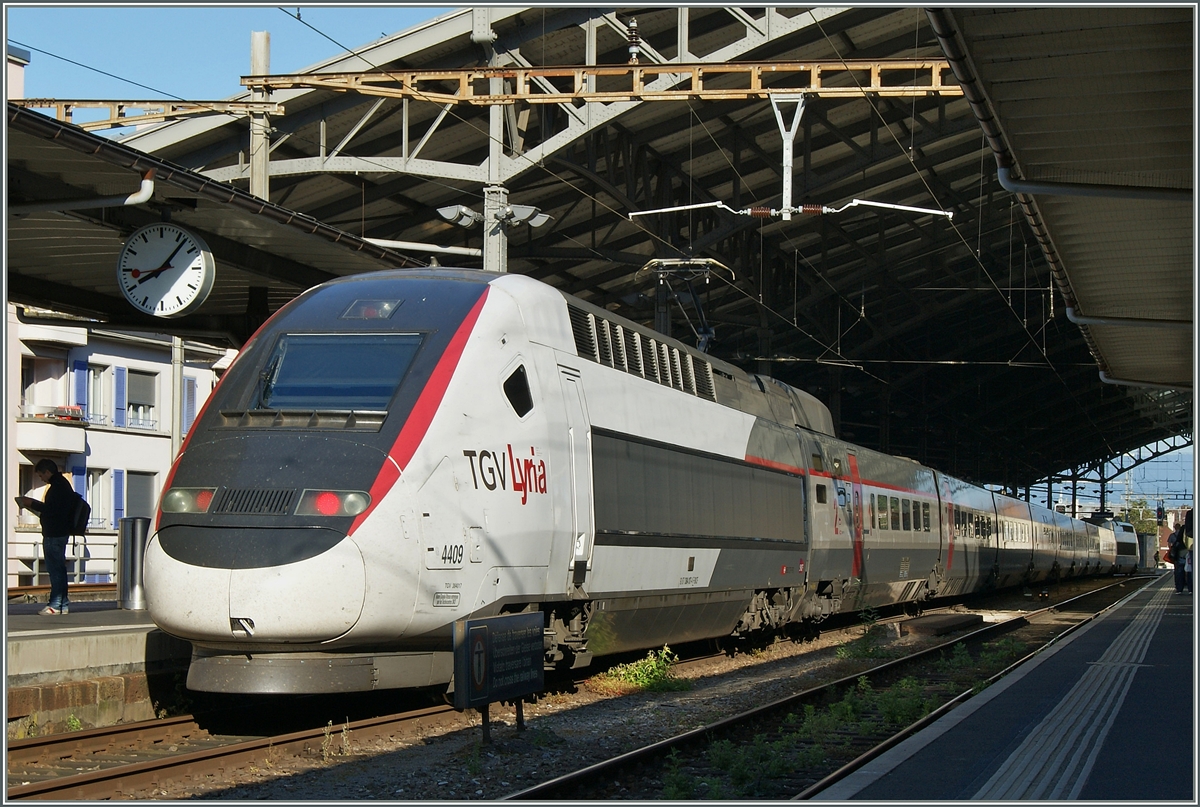 TGV Lyria 4409 wartet in Lausanne auf die Abfahrt um 8.24 nach Paris Gare de Lyon.
30. Mai 2014