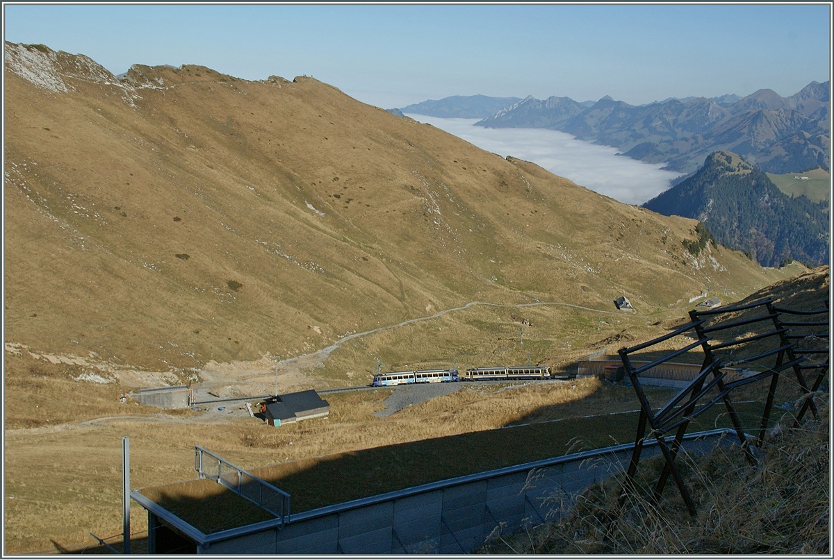 Zwei Rochers de Naye Treibwagen etwas unterhalb der Gipfelstation.
25. Okt. 2012