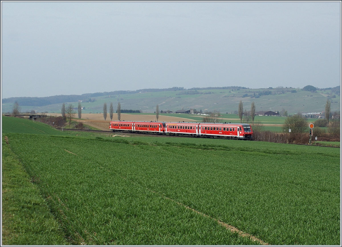 Zwwi DB 611 sind im Klettgau als IRE Basel - Ulm unterwegs. 

8. April 2010