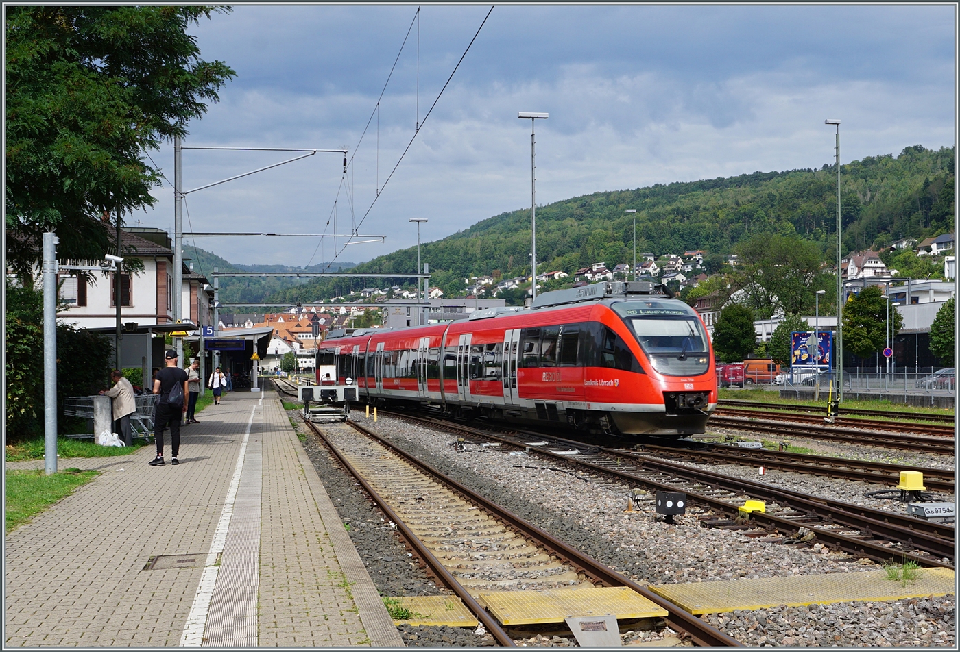 Der DB 644 558 verlässt Waldshut in Richtung Lauchringen.

6. Sept. 2022