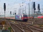 BR 101 101 070-1 verl�sst mit ihrem IC 2279 nach Karlsruhe den Bahnhof Frankfurt am 25.04.09