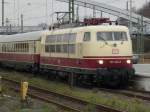 BR 103 103 184 am 28.November 2009 mit dem TEE Rheingold aus Bonn bei der Einfahrt in L�beck.
