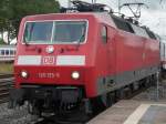 BR 120 120 125 bei der Einfahrt mit dem UEx 1809 Binz-K�ln am 25.Juli 2009 in Stralsund.