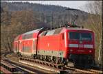 Eine von Dreien f�hrt wieder...120 208 schiebt hier den RE 9 (RE 10916) in Richtung Aachen. (25.01.12, Niederh�vels)