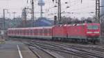 BR 143 S-Bahn Verkehr auf Nummer sicher...;)143 913 und Schwester am 12.12.09 in K�ln Deutz. 
