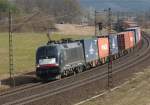 ES 64 U2-069 mit Containerzug am 19.03.10 bei Harrbach  ...